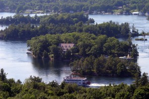 Stern-wheeler cruises the islands