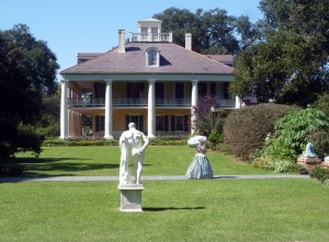 Costumed guide and grounds around Houmas House