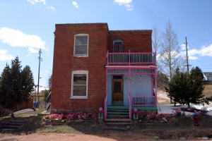 Cripple Creek home had interesting interior, but what a paint job!